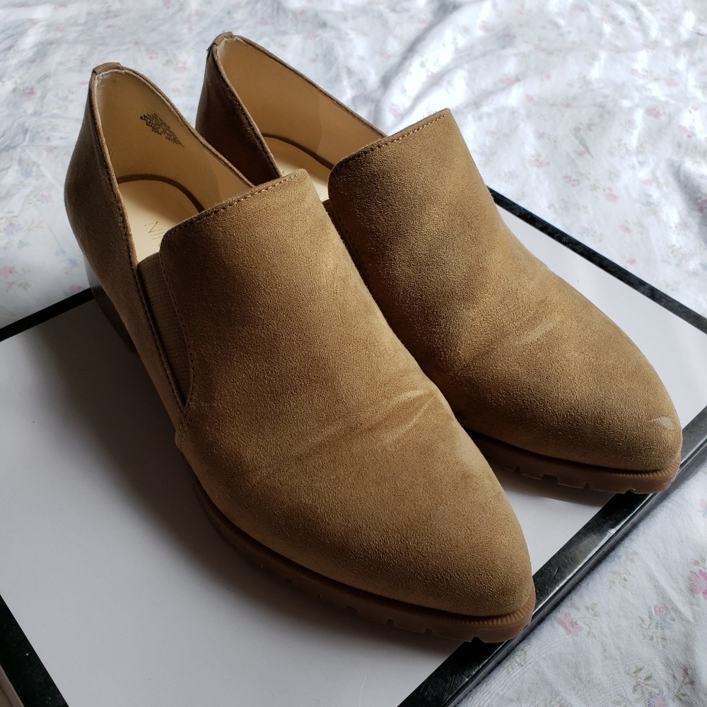 Tan "Lindeno" Slip On Loafers